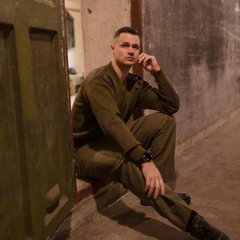 Cosa rende un maglione di lana militare così resistente?