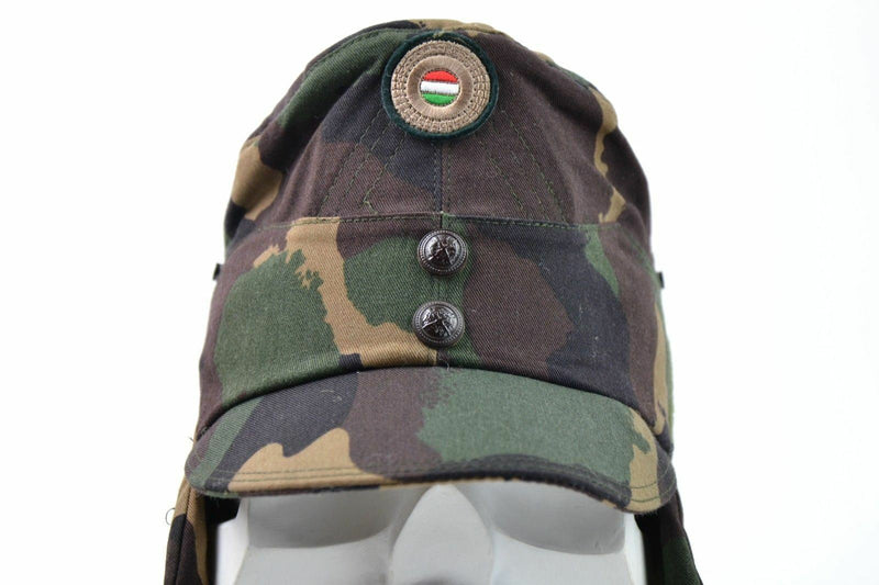 Cappello da campo militare del Cappuccio invernale mimetico ungherese con badge a colori NUOVO
