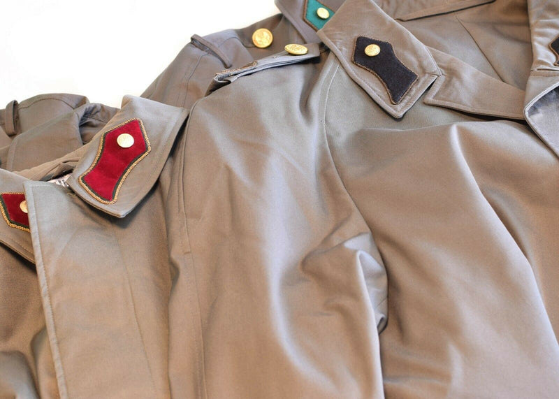 Guida Guida grigia del trench di cappotto dell'esercito austriaco autentico