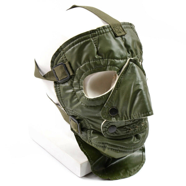 Nuova maschera per il viso per il freddo dell'esercito americano. Maschera militare spaventosa inquietante. Maschera americana verde