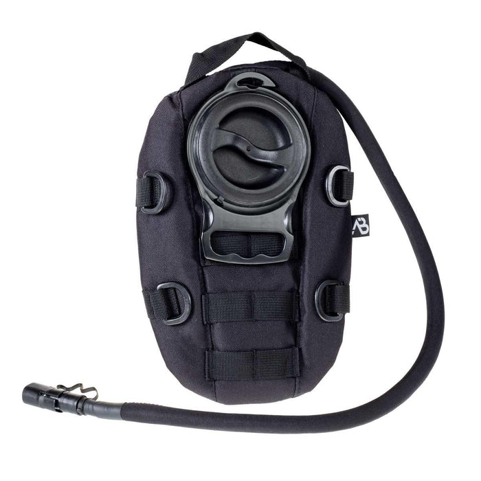 Custodia compatta nera per zaino idrico con capacità di 1,5 litri, fettuccia MOLLE e tubo flessibile per bere per il trekking.