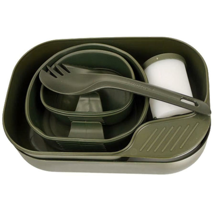 Kit da campeggio svedese Wildo verde oliva con piatti, tazze e forchetta per cene all'aperto e uso escursionistico