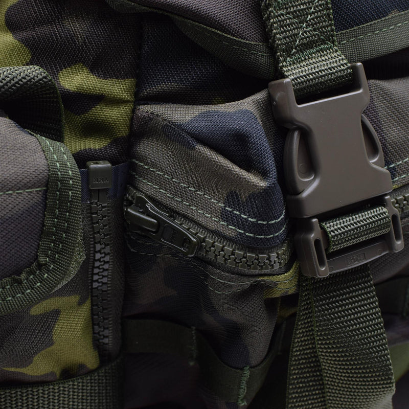 Originale Ceca Repubblica Militare MOLLE MOLLE Zittore Quick Release Woodland Camo 30L