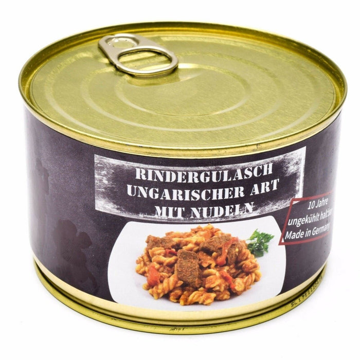 Razione di emergenza gulasch di manzo ungherese in scatola 400 g con tagliatelle, lunga conservazione, cibo di sopravvivenza ad alto contenuto energetico prodotto in Germania.