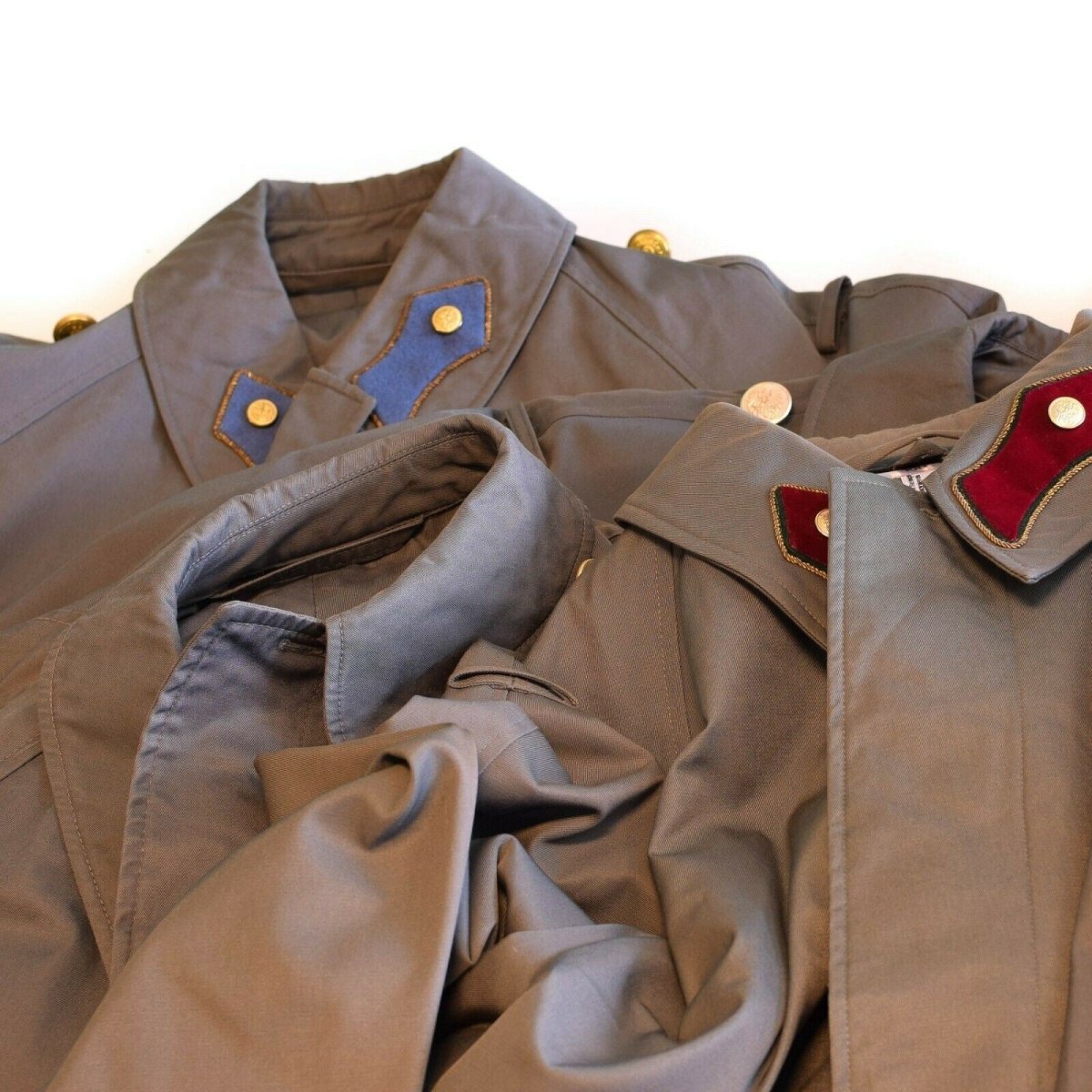 Guida Guida grigia del trench di cappotto dell'esercito austriaco autentico