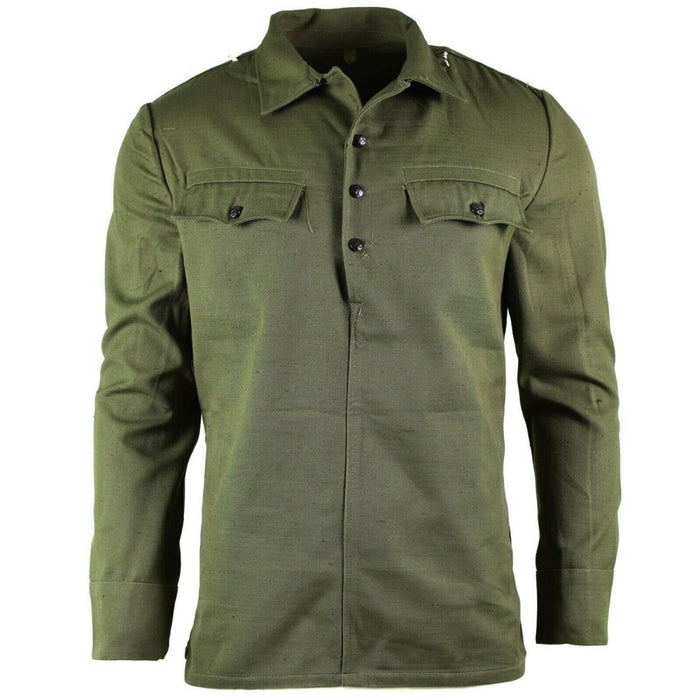 Camicia militare BDU verde oliva dell'autentico esercito bulgaro con tasche sul petto con bottoni e tessuto resistente per l'uso in combattimento.