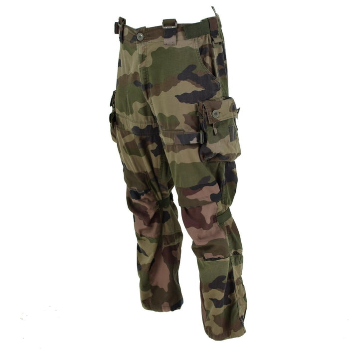 Pantaloni da combattimento dell'esercito francese in mimetica CCE con resistente tessuto ripstop e tasche multiple per uso tattico