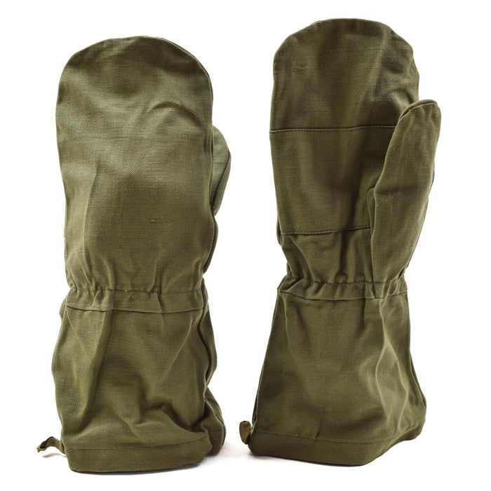 Paio di guanti in autentico cotone verde oliva dell'esercito francese progettati per indumenti da lavoro invernali durevoli e condizioni difficili.