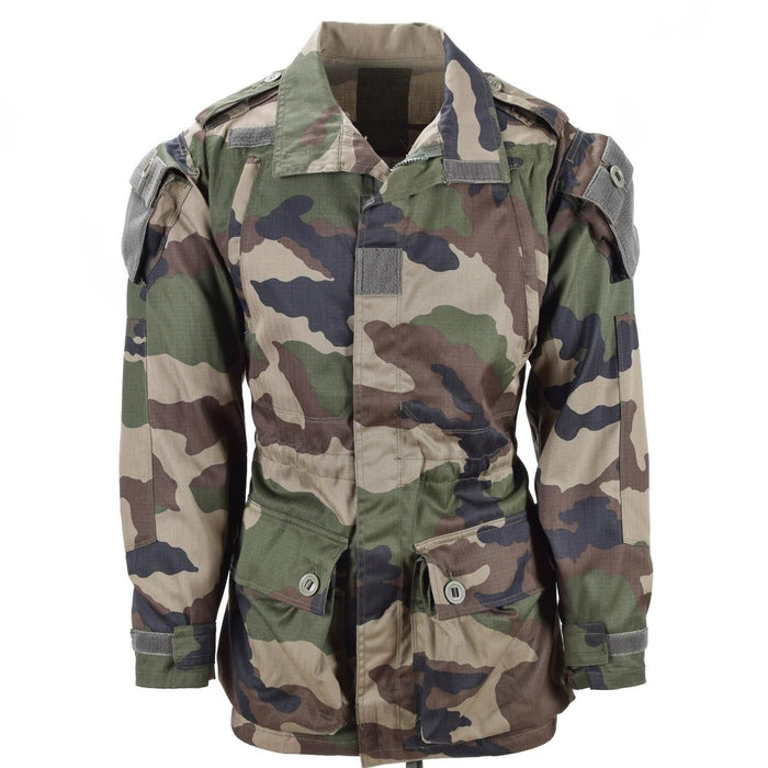 Autentica giacca da combattimento parka T4 dell'esercito francese con mimetica CCE, tasche multiple, misto cotone resistente per il clima tropicale.