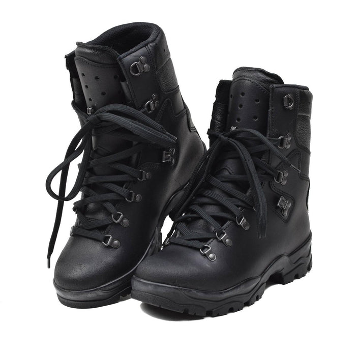 Paio di stivali ranger Felin militari francesi autentici neri con fodera in Gore-Tex e suola di trazione resistente.