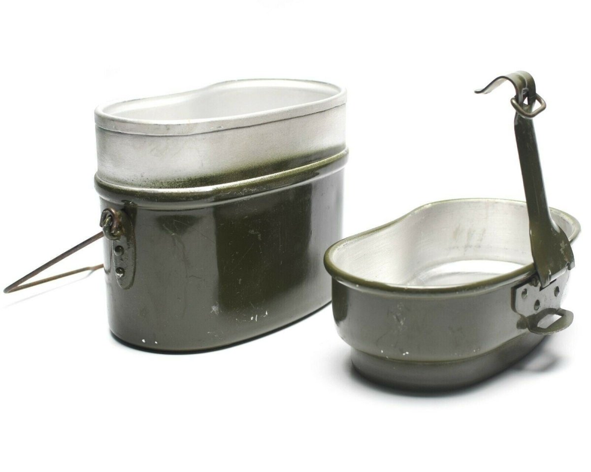 Guido kit di pasticcio dell'esercito ungherese. Set 2 pc per bowler militare in alluminio