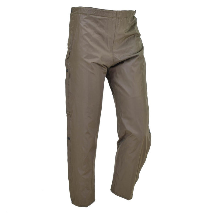 Pantaloni antipioggia impermeabili militari italiani autentici in verde oliva con fodera termica e aperture laterali sulle gambe per l'accesso allo stivale