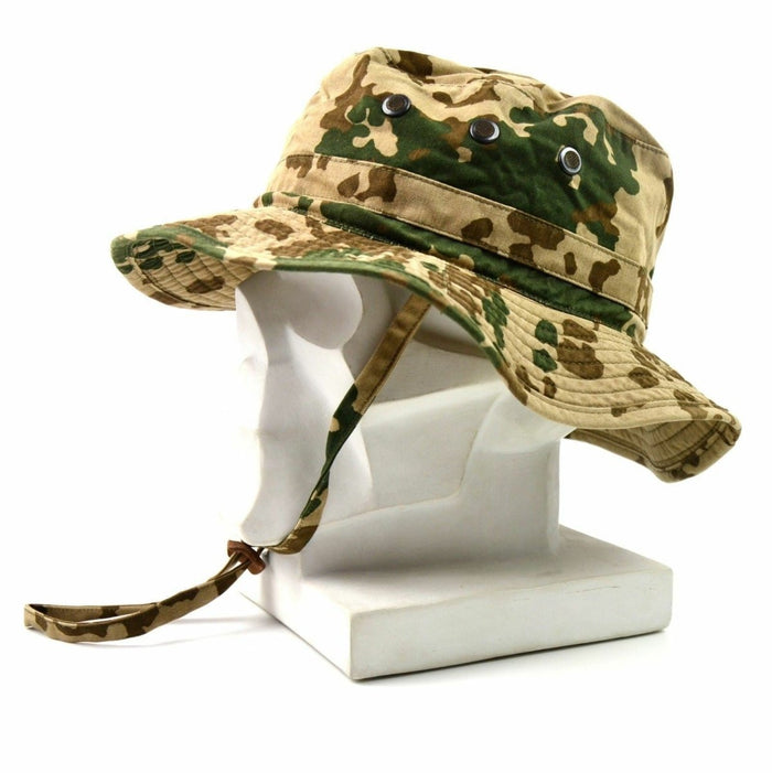 Cappello boonie originale dell'esercito tedesco in mimetica desertica con tesa larga e sottogola per uso tattico
