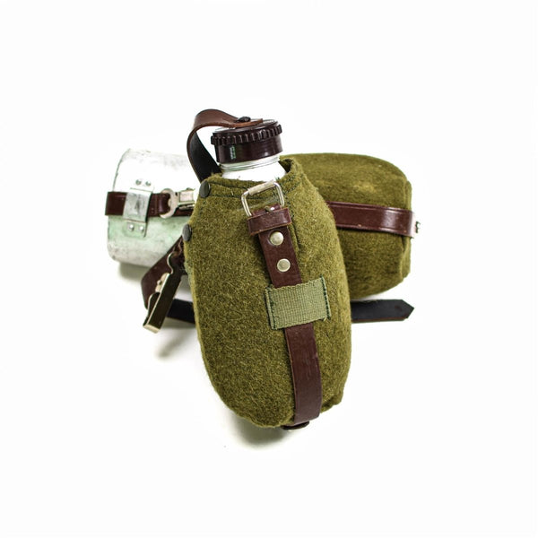 Vintage Romanian army metal canteen with olive green wool felt cover and leather strap, like new condition