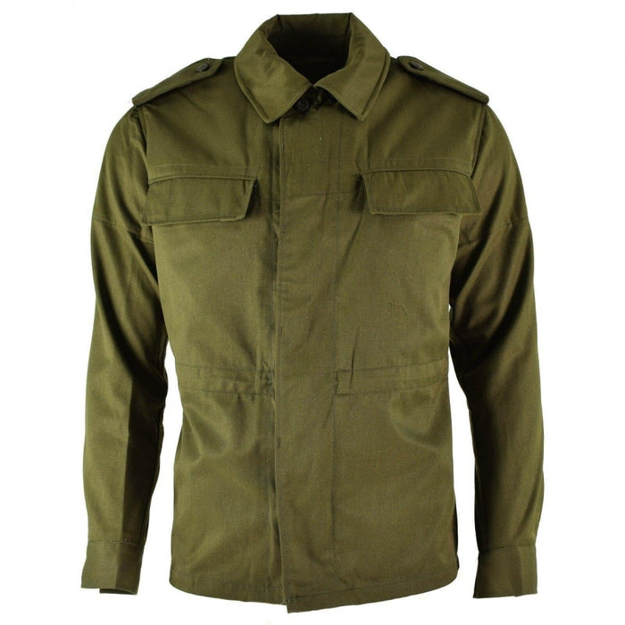 Giacca da campo vintage M85 dell'esercito ceco in verde oliva con abbottonatura frontale e tasche multiple, realizzata in tessuto resistente.