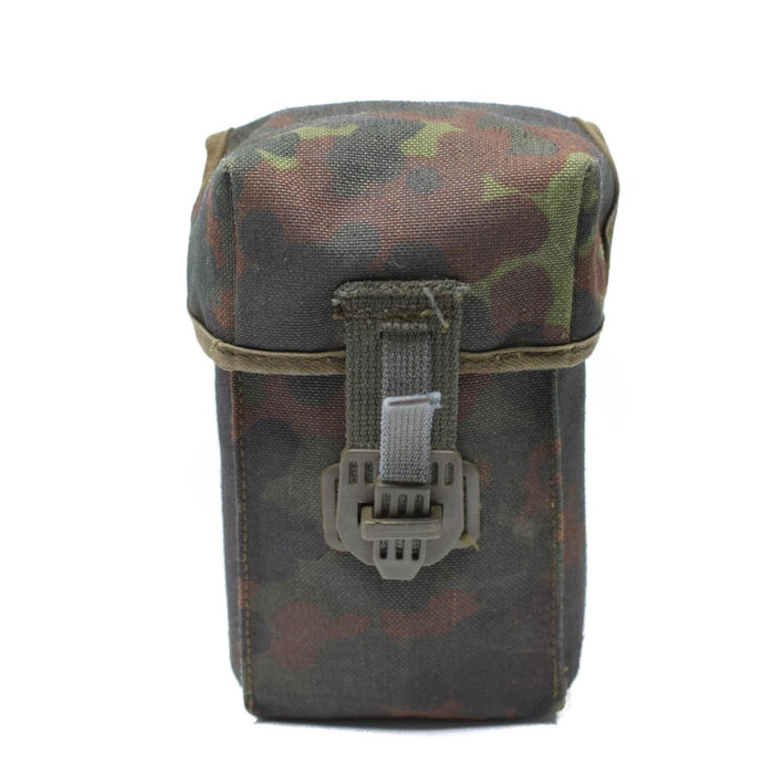 Portariviste militare tedesco G3 in mimetico Flecktarn con tessuto resistente e chiusura sicura con fibbia, equipaggiamento militare in eccedenza.