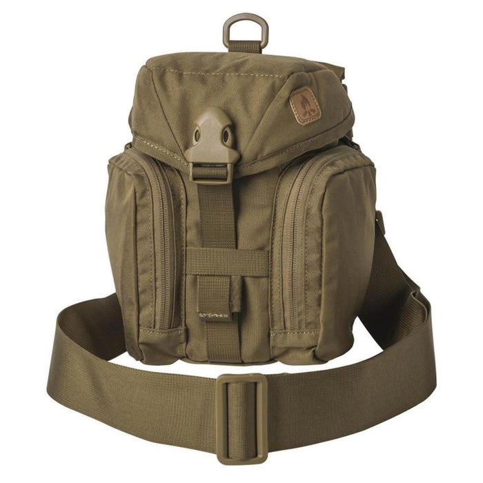 Borsa Helikon-Tex Essential Kit in cordura verde oliva con passanti MOLLE, tracolla regolabile e scomparti multipli con cerniera.