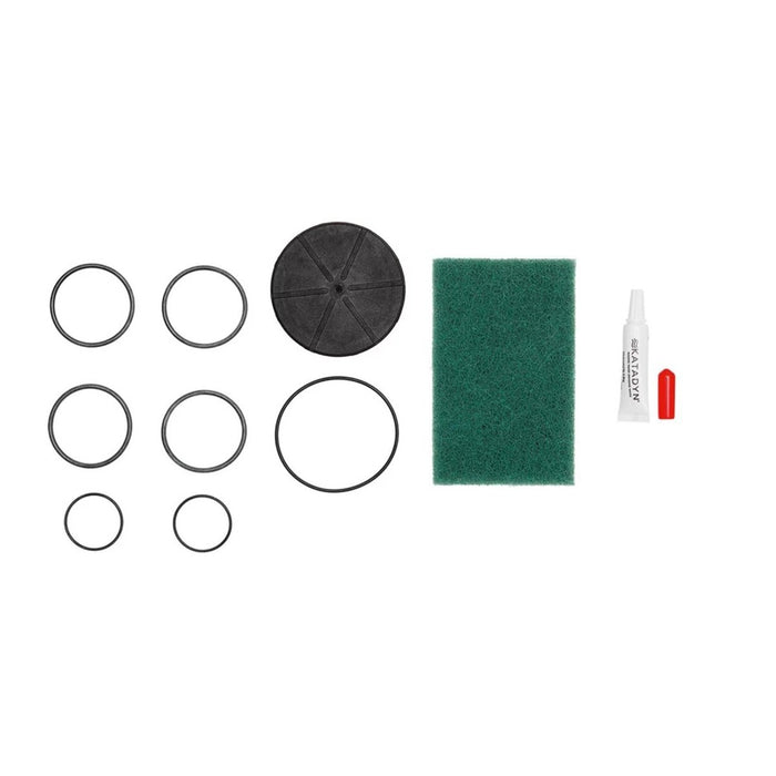 Kit di manutenzione del filtro dell'acqua Katadyn Vario con o-ring di ricambio, tampone di pulizia, tubo di lubrificante e componenti di tenuta.
