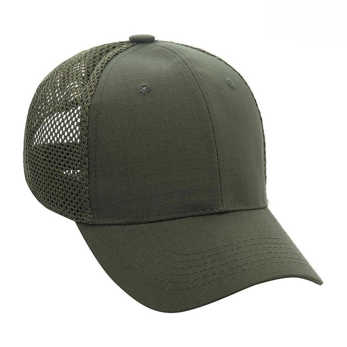 Berretto da baseball in stile militare verde oliva con retro in rete, cinturino regolabile e tessuto leggero e resistente in policotone.