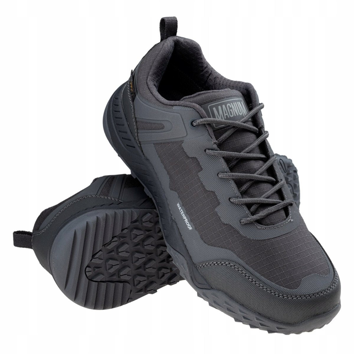 Scarponi da trekking Magnum Bondsteel Low WP impermeabili e ammortizzanti Hi Poly neri