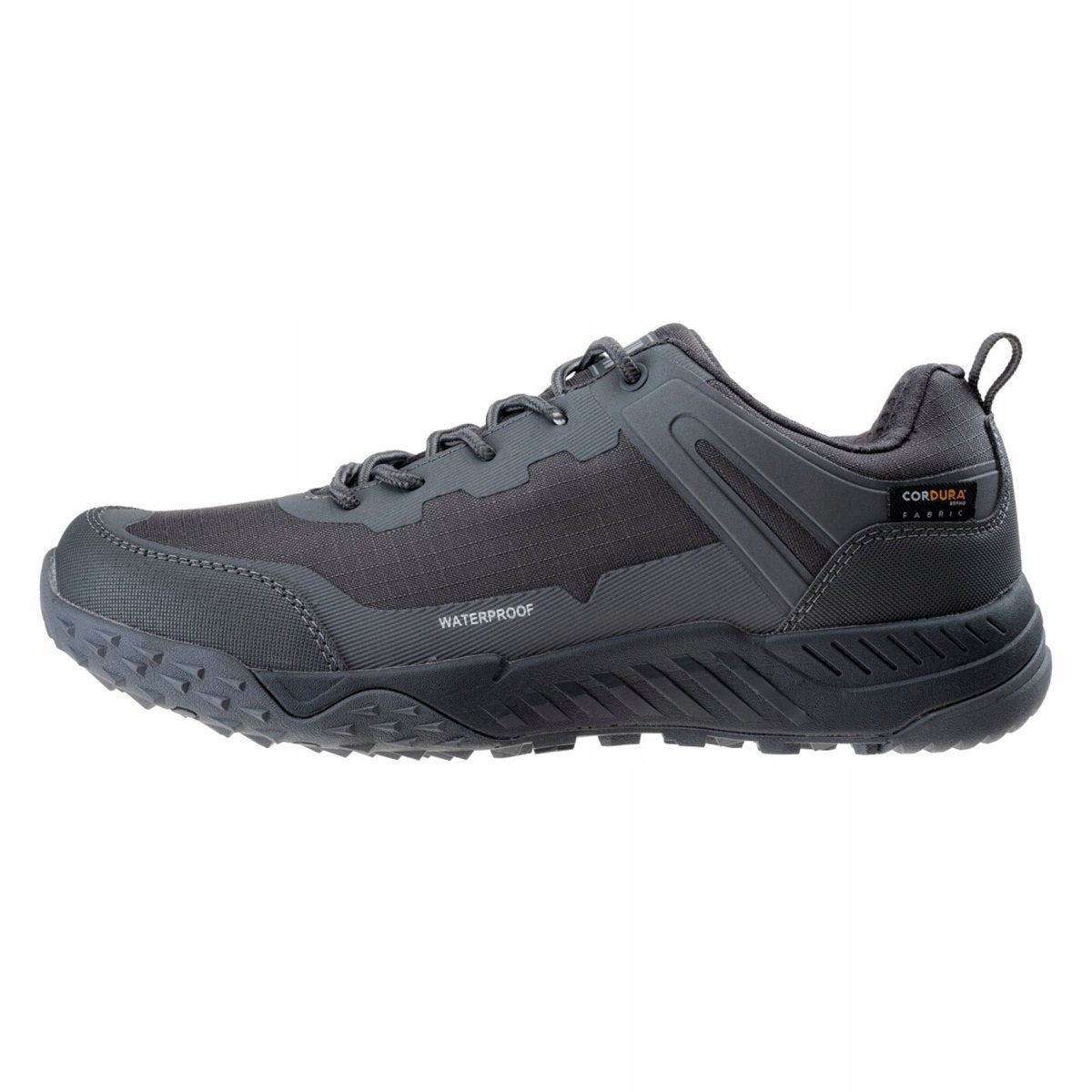 Scarponi da trekking Magnum Bondsteel Low WP impermeabili e ammortizzanti Hi Poly neri