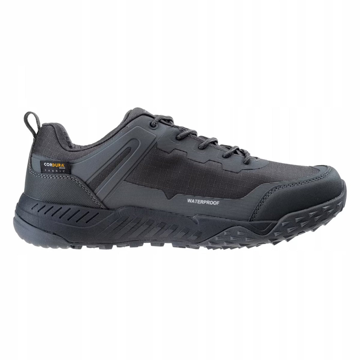 Scarponi da trekking Magnum Bondsteel Low WP impermeabili e ammortizzanti Hi Poly neri