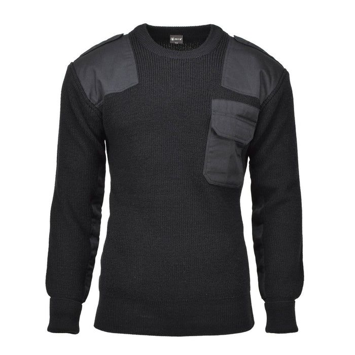 Maglione nero dell'esercito tedesco del marchio MFH con lana lavorata a coste, toppe rinforzate su spalle e gomiti e tasca frontale.