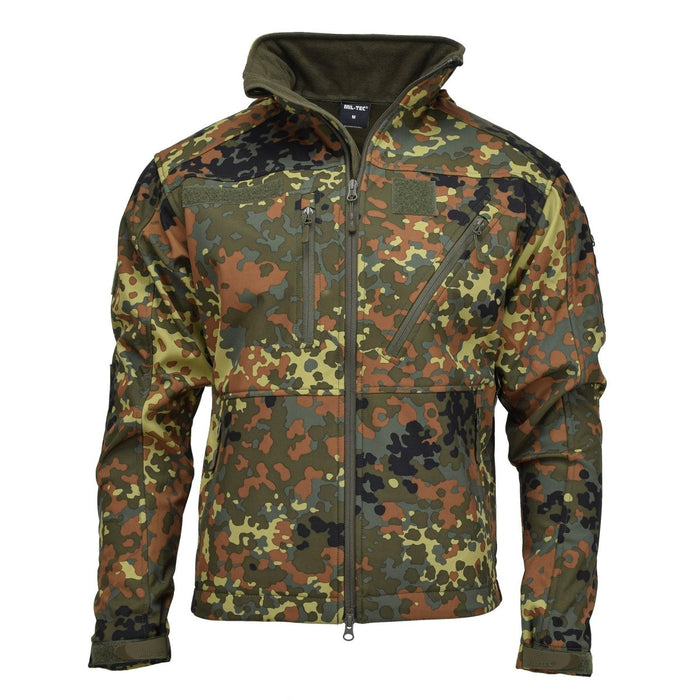 Giacca softshell MIL-TEC in mimetica tedesca Flecktarn con tasche con cerniera, gomiti rinforzati e polsini regolabili per uso esterno.