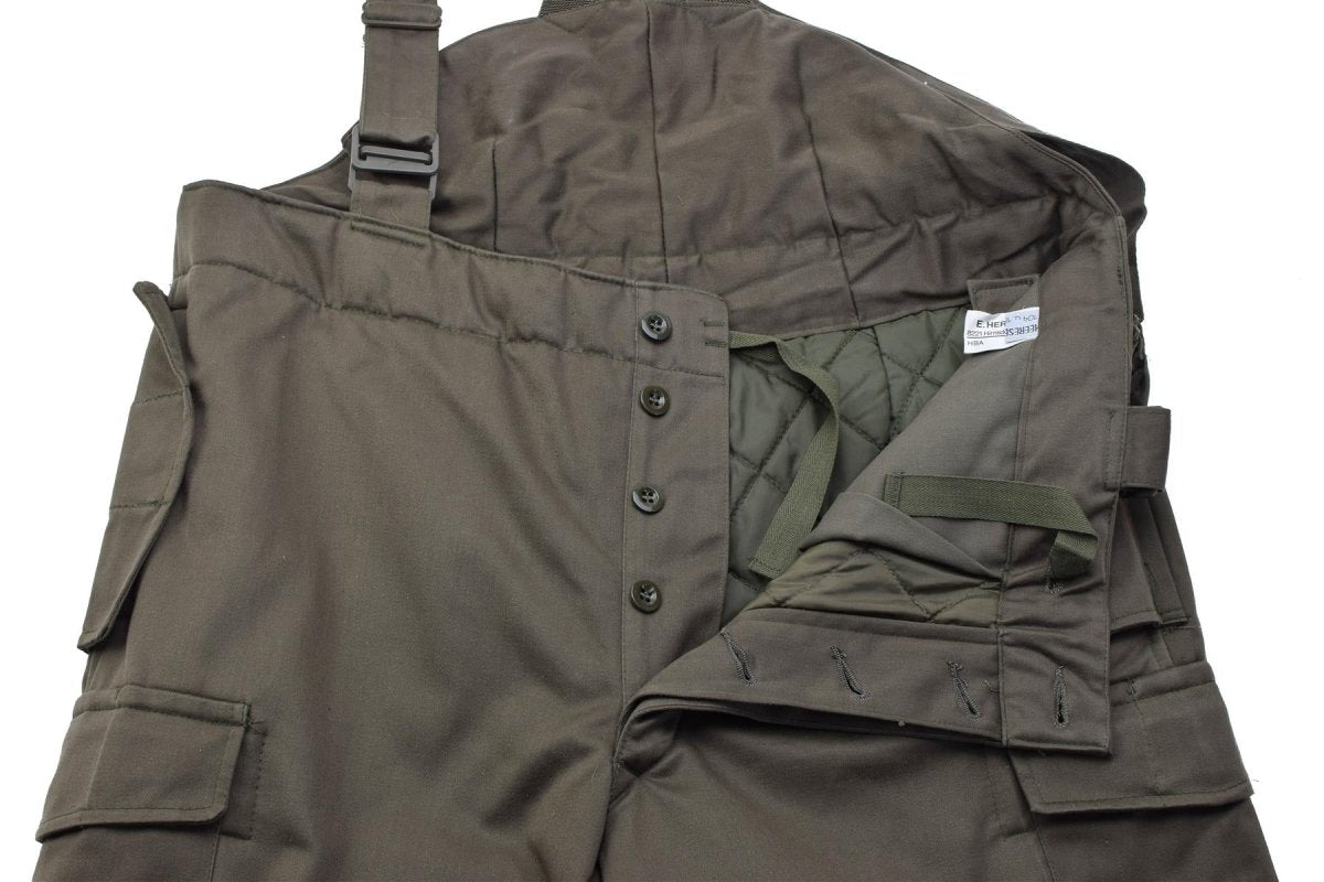 Pantaloni invernali militari originali austriaci isolati idrorepellenti color oliva