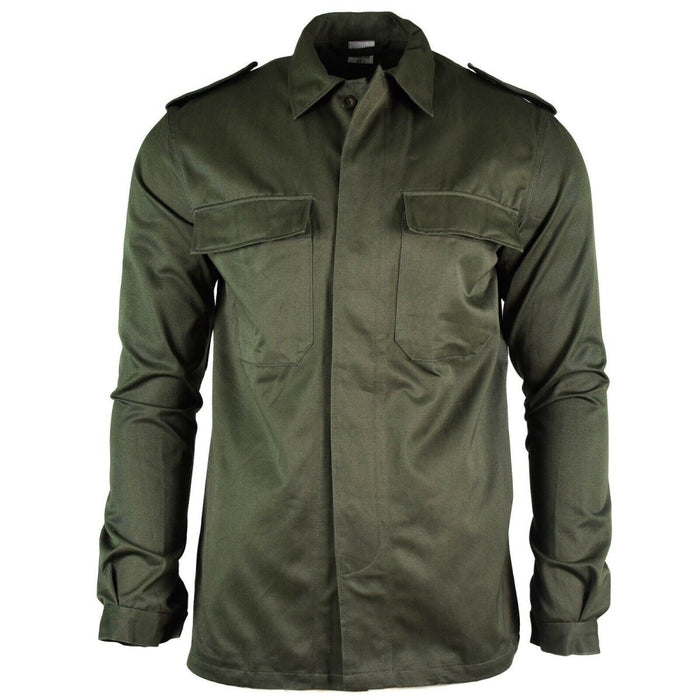 Giacca da campo originale dell'esercito belga in verde oliva con tasche sul petto, spalline, polsini con bottoni e tessuto di cotone resistente.