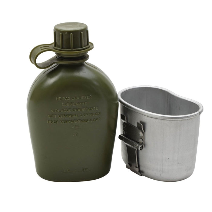 Borraccia in plastica verde oliva originale militare belga da 1 litro con tappo attaccato e tazza in alluminio con manici pieghevoli