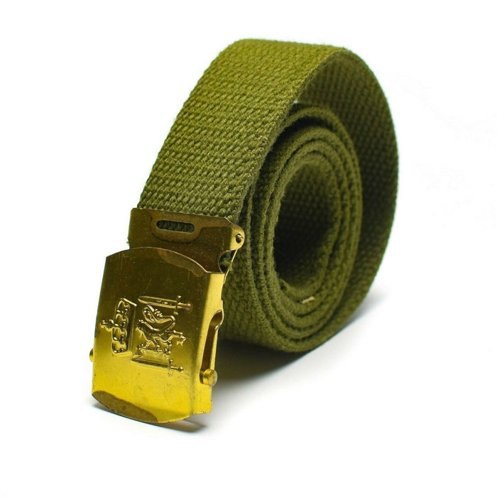 Cintura originale in tela militare verde oliva dell'esercito danese con fibbia color oro con insegne reali danesi, arrotolata.