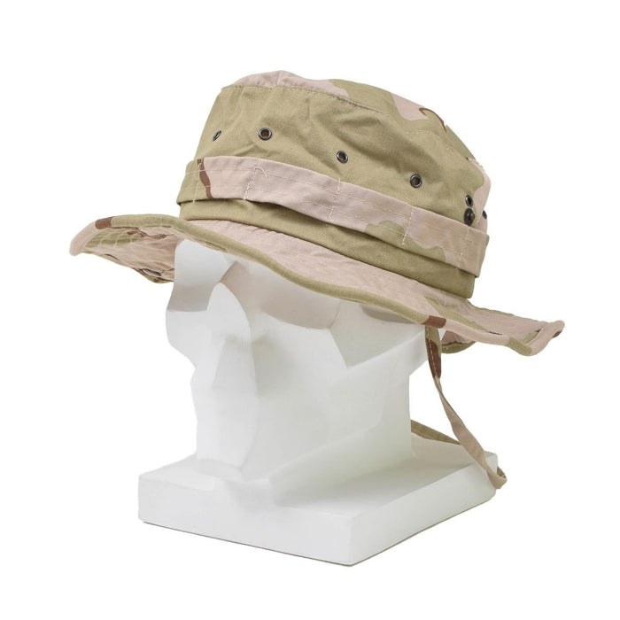 Cappello boonie militare olandese originale con mimetica DPM desertica, tesa larga e cinturino al collo per la protezione solare.