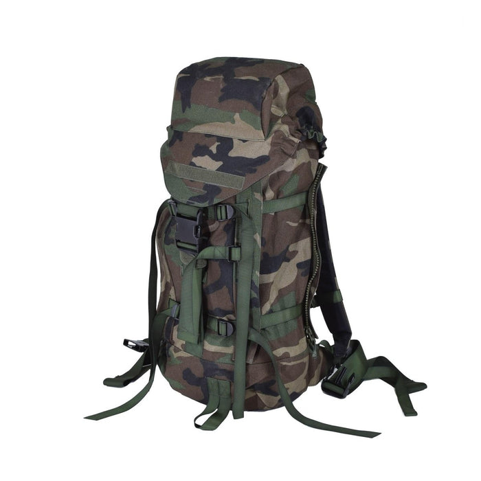 Zaino mimetico militare olandese da 40 litri con spallacci imbottiti e fibbie a sgancio rapido per l'escursionismo e il campeggio.
