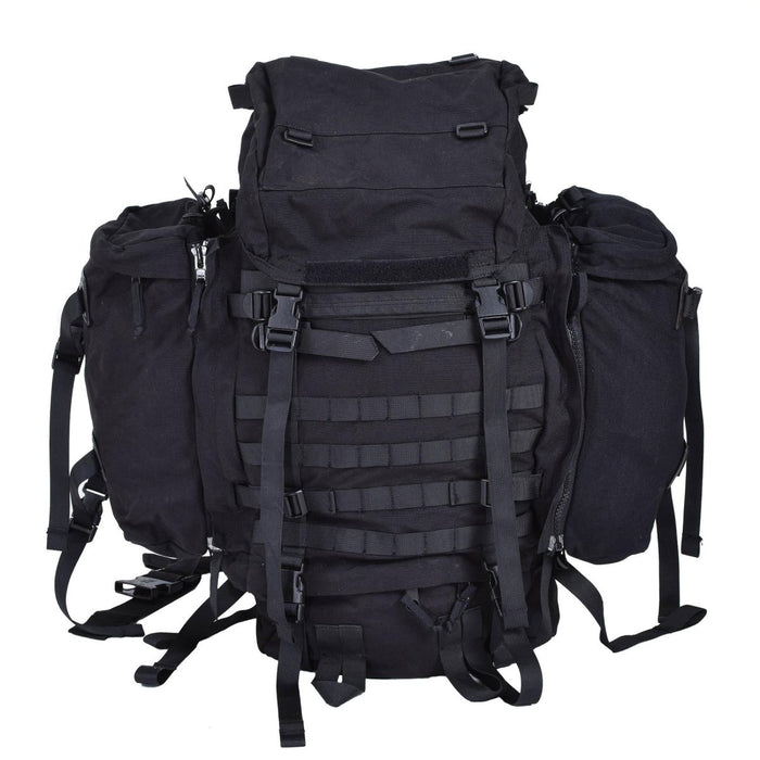Zaino nero grande originale militare olandese con tasche laterali staccabili e cinghie robuste per il campeggio e l'escursionismo.