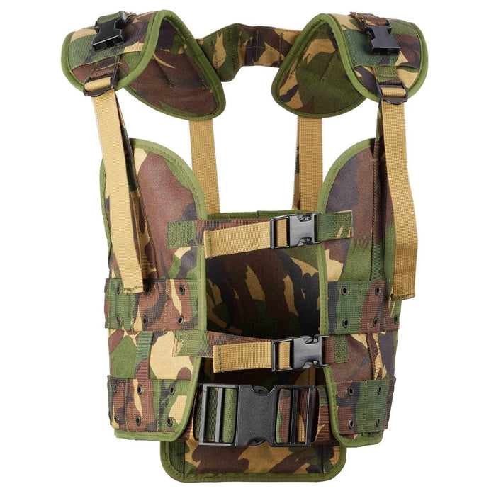 Gilet tattico militare olandese in mimetica boschiva con cinghie regolabili e sistema di attacco tipo Alice per l'attrezzatura.