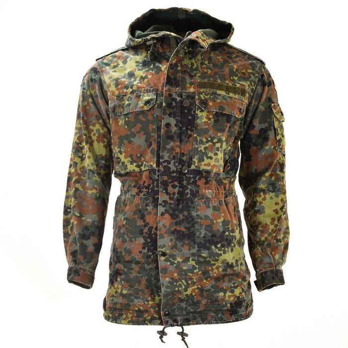 Parka da campo mimetico Flecktarn originale dell'esercito tedesco con fodera, cappuccio, polsini regolabili e tasche multiple