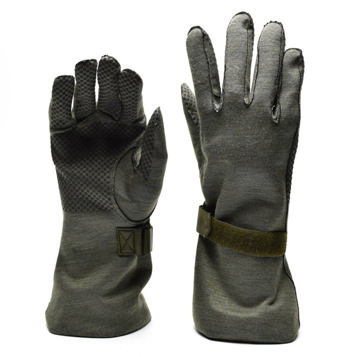 Guanti da pilota Nomex originali dell'esercito tedesco in grigio con materiale ignifugo e punte delle dita rinforzate.