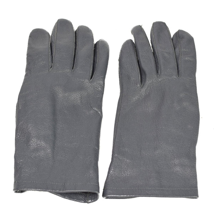 Paio di guanti originali in pelle grigia provenienti dal surplus militare tattico dell'esercito tedesco, resistenti e in stile vintage.