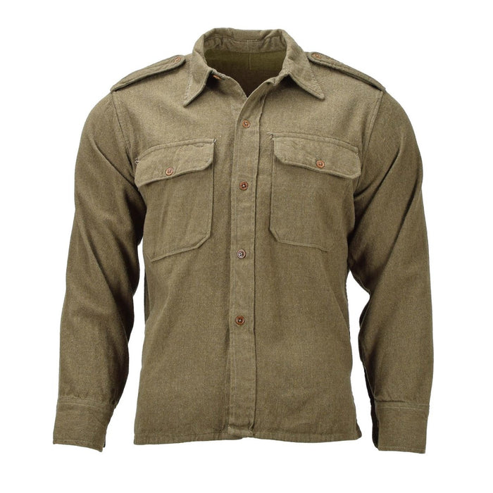 Camicia tattica militare greca originale in lana oliva con abbottonatura frontale, spalline sulle spalle e maniche lunghe.