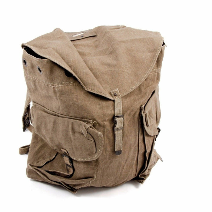 Zaino vintage XL in tela dell'esercito italiano con tasche multiple, tessuto resistente e pesante, progettato per un robusto uso all'aperto.