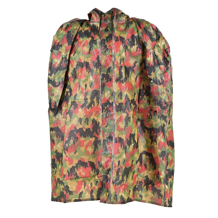 Poncho tattico in plastica mimetico originale delle truppe dell'esercito svizzero con motivo Swiss Alpenflage per protezione esterna e mimetizzazione.
