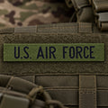 Surplus dell'esercito con stemmi sulla toppa sul petto dell'aeronautica militare americana originale
