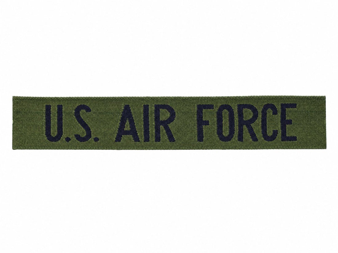Surplus dell'esercito con stemmi sulla toppa sul petto dell'aeronautica militare americana originale
