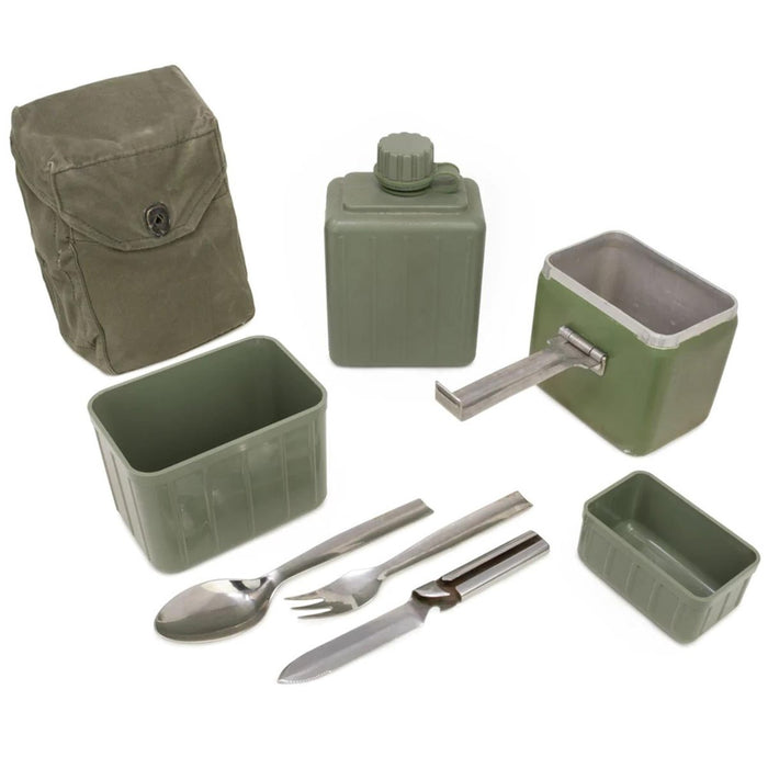 Kit da mensa militare originale jugoslavo con borraccia, pentola, utensili e custodia per il trasporto per uso esterno e di sopravvivenza.