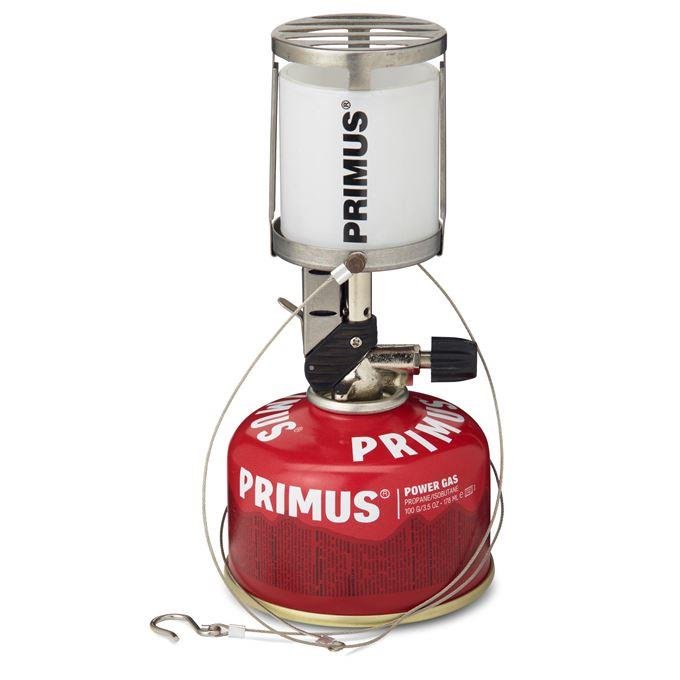 Lanterna da campeggio portatile Primus Micron con bombola di gas rossa, compatta e luminosità regolabile per l'escursionismo e lo zaino in spalla.