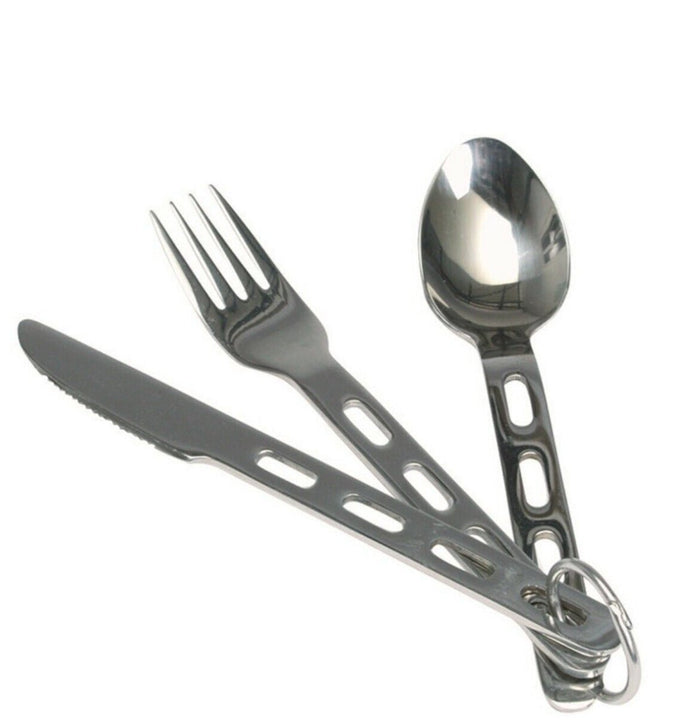 Set di posate da trekking compatto in acciaio inossidabile con coltello, forchetta e cucchiaio collegati da un anello di metallo per un facile trasporto.